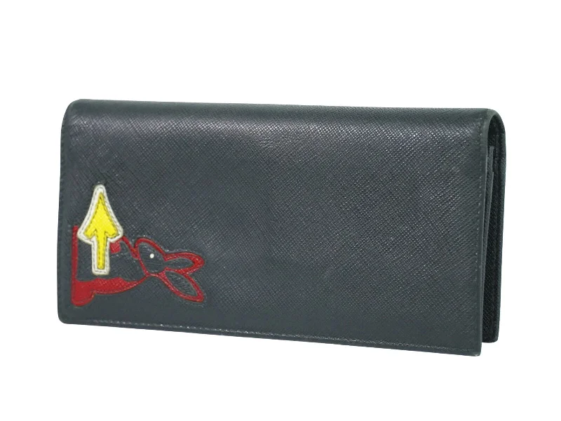 Keychains with bold hooks-Prada Saffiano  Leather Wallet  (Pre-Owned)