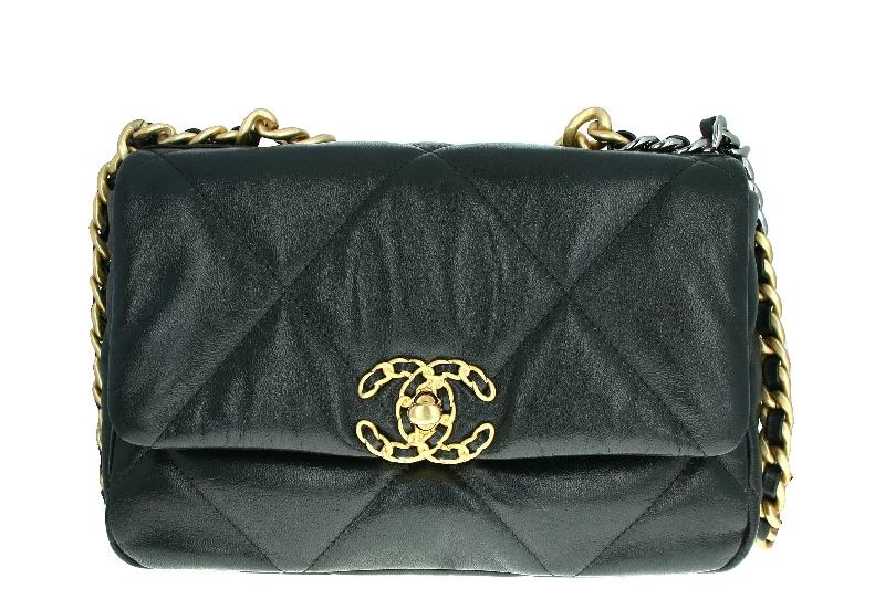 Handbag with buckle-Chanel Lambskin Quilted Medium 19 Flap Black