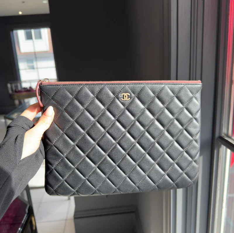 Handbag for painters-Chanel Medium O Case